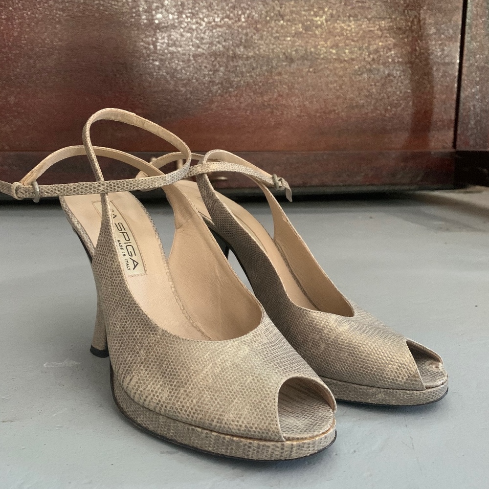 Beige metallic open toed slingback